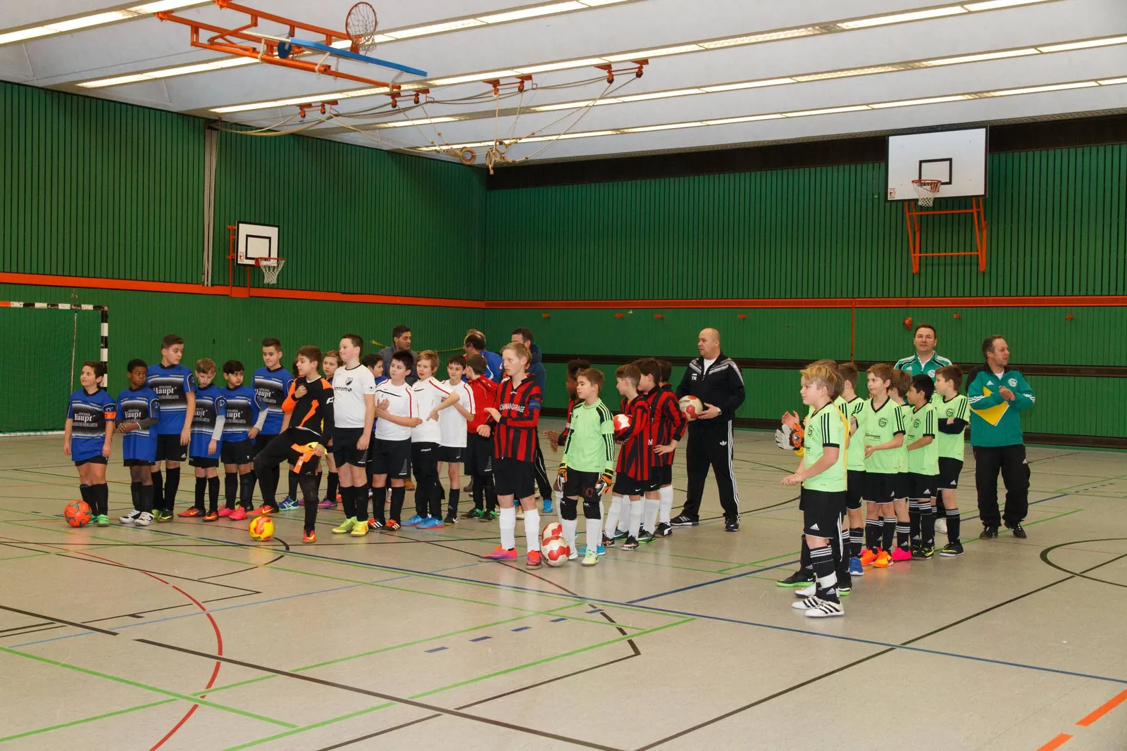 Mannschaften beim Viktoria-Wintercup